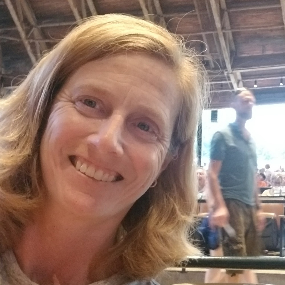 Meet your Posher, Elizabeth